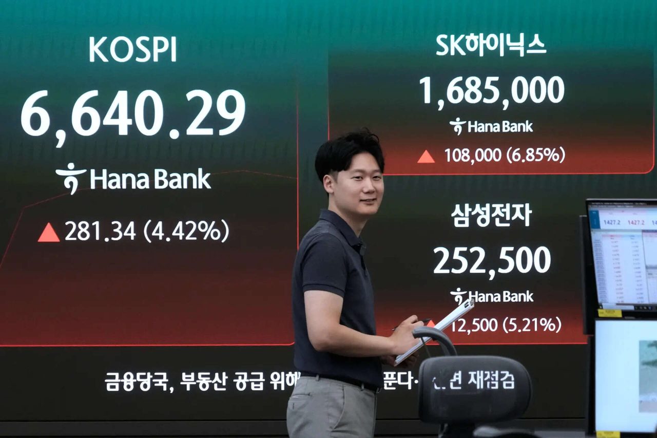 South Korea’s Kospi tumbles 5% after 2-day rally, angry retail investors vow not to invest again