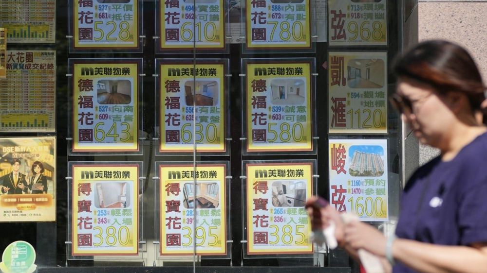 Hong Kong Second-Hand Home Prices Fall in July, Ending 13-Month Rally