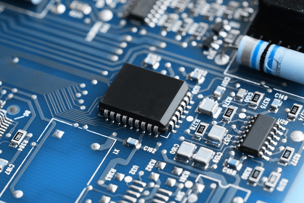 Analog Devices Revenue Surge Prompts AI Valuation Debate