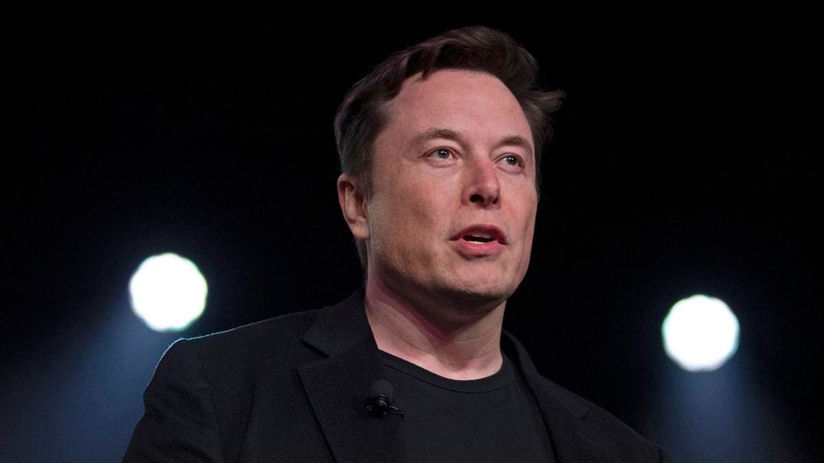 Musk Dodges SpaceX Merger Query Amid Tesla's Negative Free Cash Flow