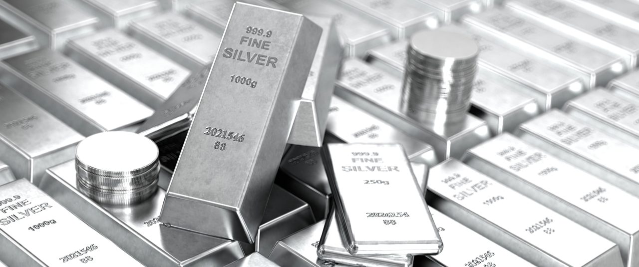 Silver Holds Near $60 Amid Industrial Weakness and Rate Fears
