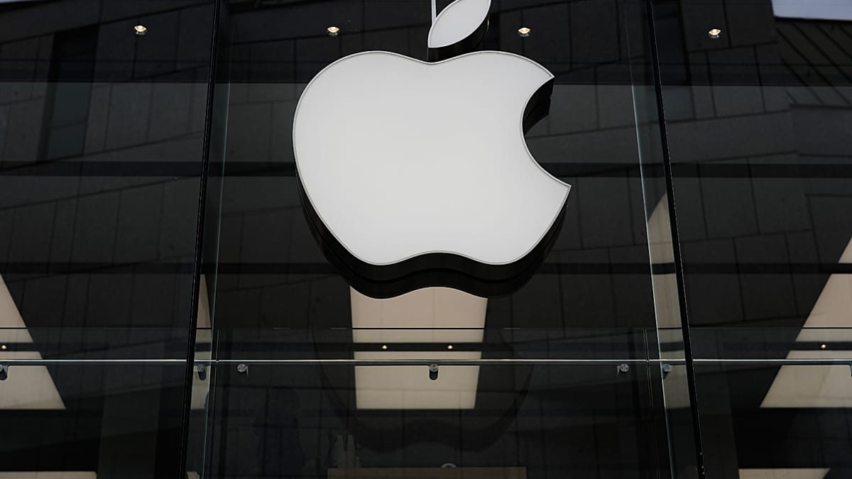 Who is the man set to lead Apple into the world of artificial intelligence?