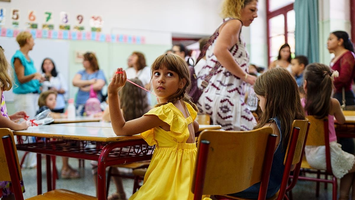 Greek parents brace for back-to-school spending season