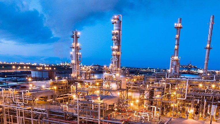 US Oil Inventories Sag as Hormuz Turmoil Rages On