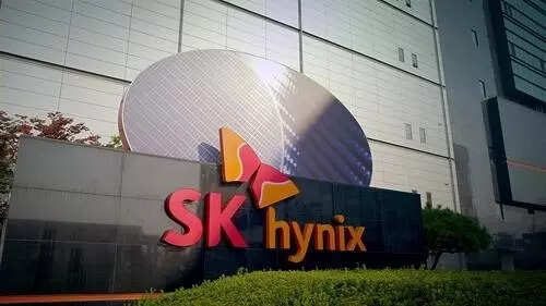 SK Hynix tumbles 10% on US listing as political, cycle risks loom
