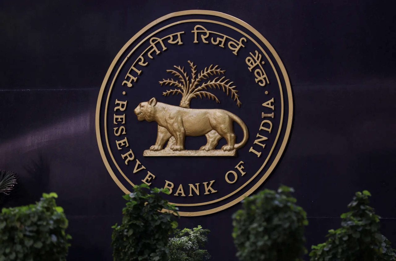 Banking liquidity hits lowest since June 29; RBI data reveals Rs 2,884 crore deficit