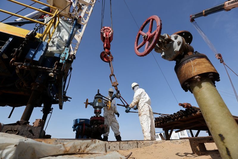 Oil Jumps 7% as Hormuz Disruptions, Low Inventories Tighten Market