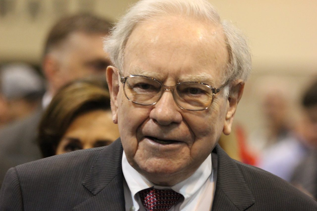 Buffett exits CEO role with record $370bn cash as markets peak