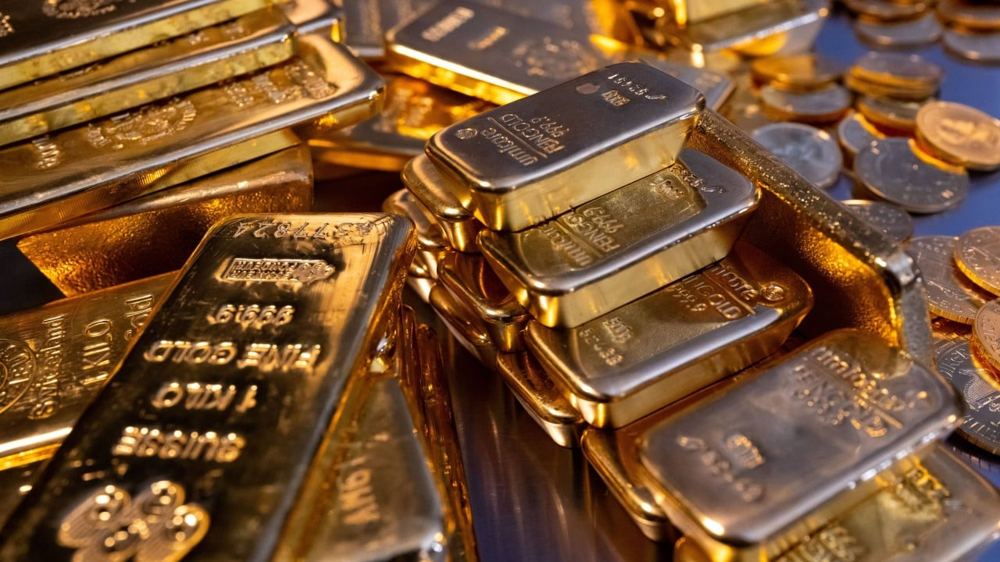 Amid global risks, younger investors favour tangible bars as paper gold loses shine